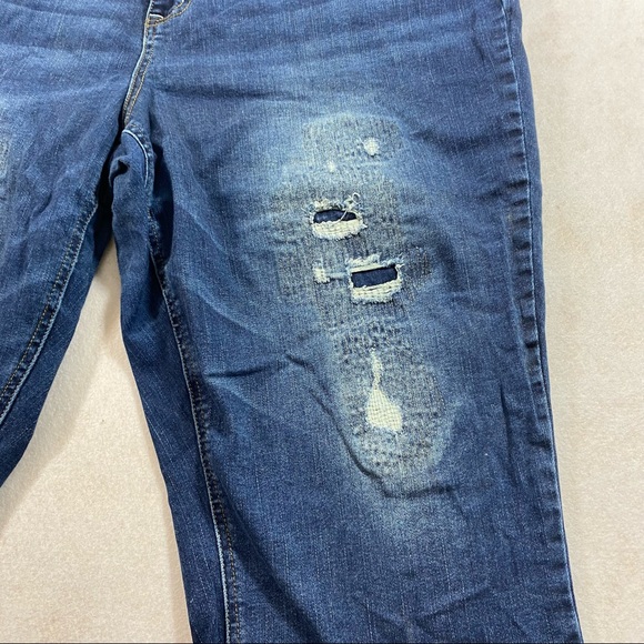 Maurices denim Capri Pants Sz 24 Distressed embroidered pockets capris p… - Picture 4 of 10